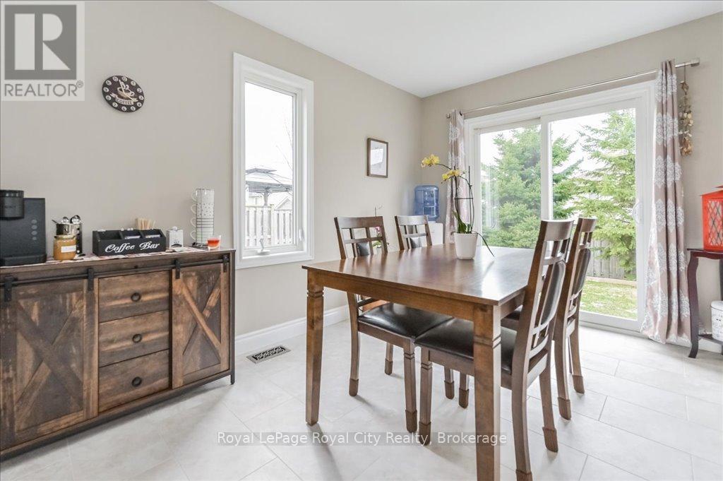 36 Green Street, Mapleton, Ontario  N0G 1P0 - Photo 9 - X12084892
