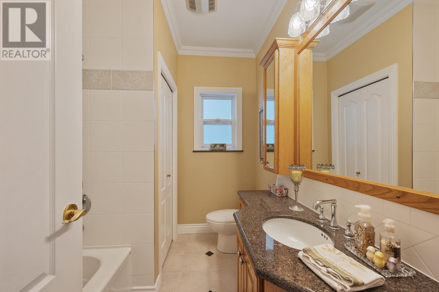 1627 E 34th Avenue, Vancouver, British Columbia  V5P 1A2 - Photo 11 - R2990738