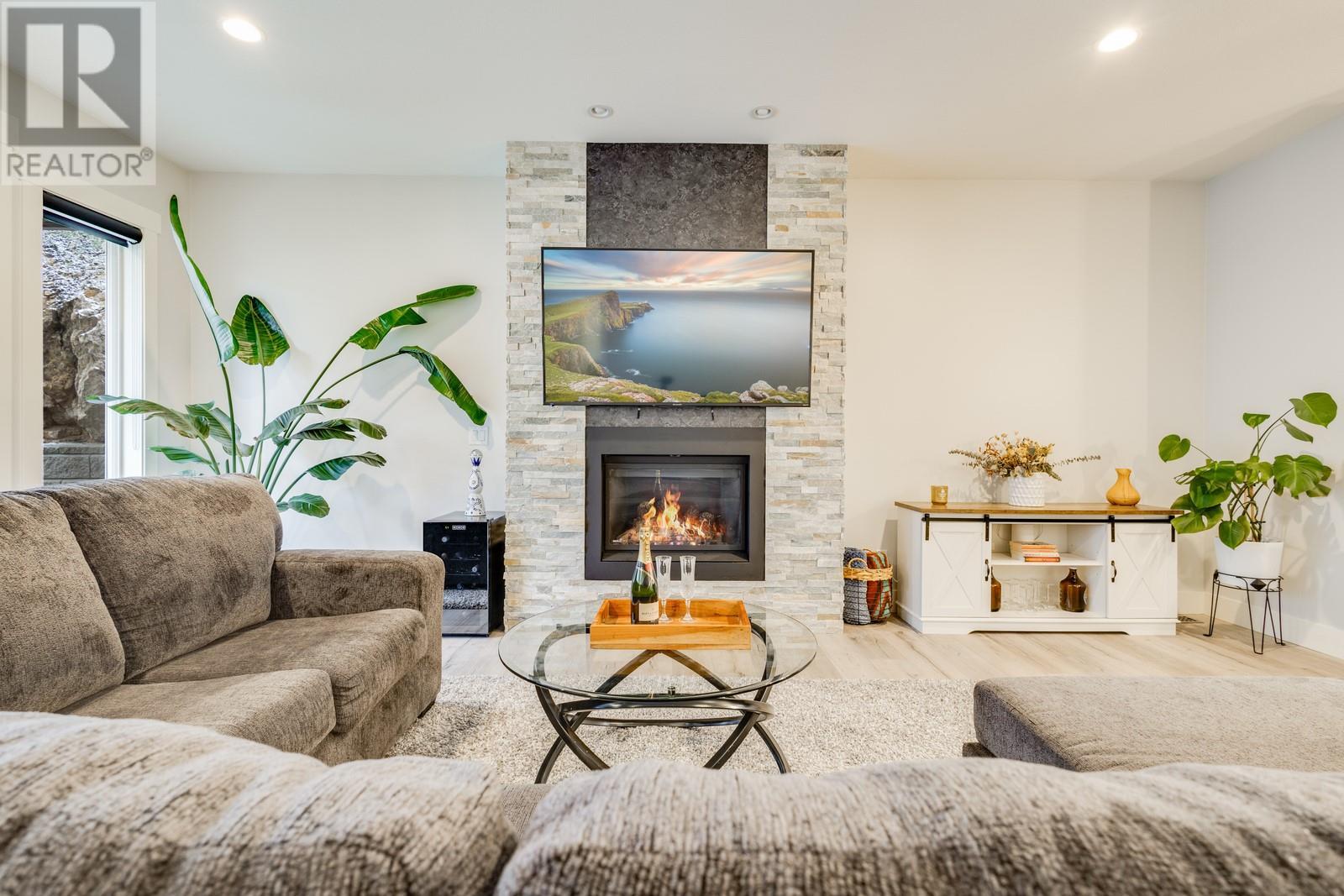 Property at 1215 Hume Avenue image 1