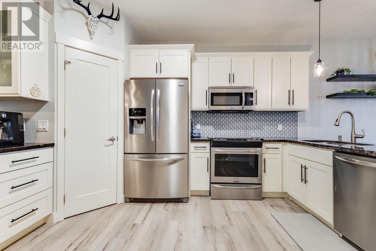 Property at 1215 Hume Avenue image 2