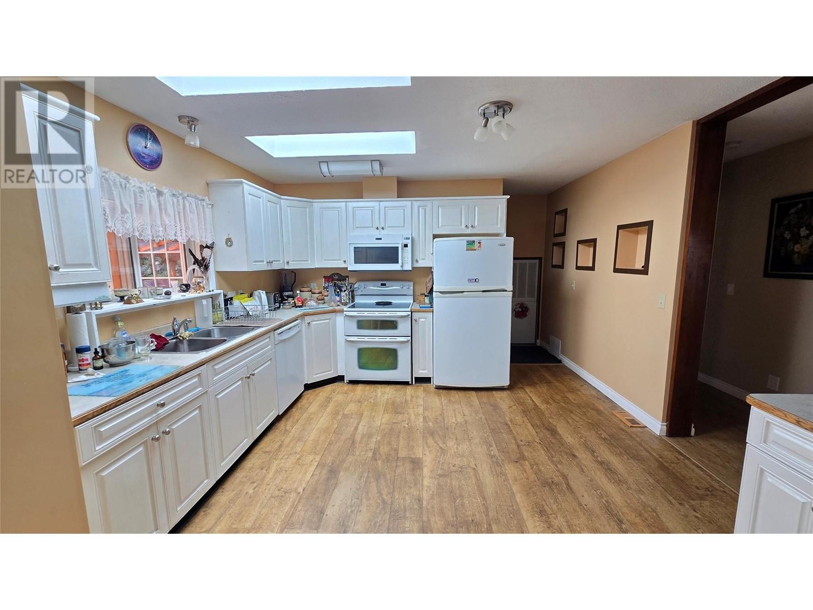 2300 Westsyde Road N, Barriere, British Columbia  V0E 1E0 - Photo 4 - 10336400