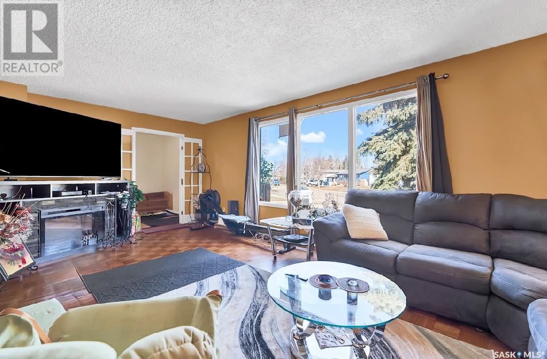 Property at 58 Mackie CRESCENT image 3