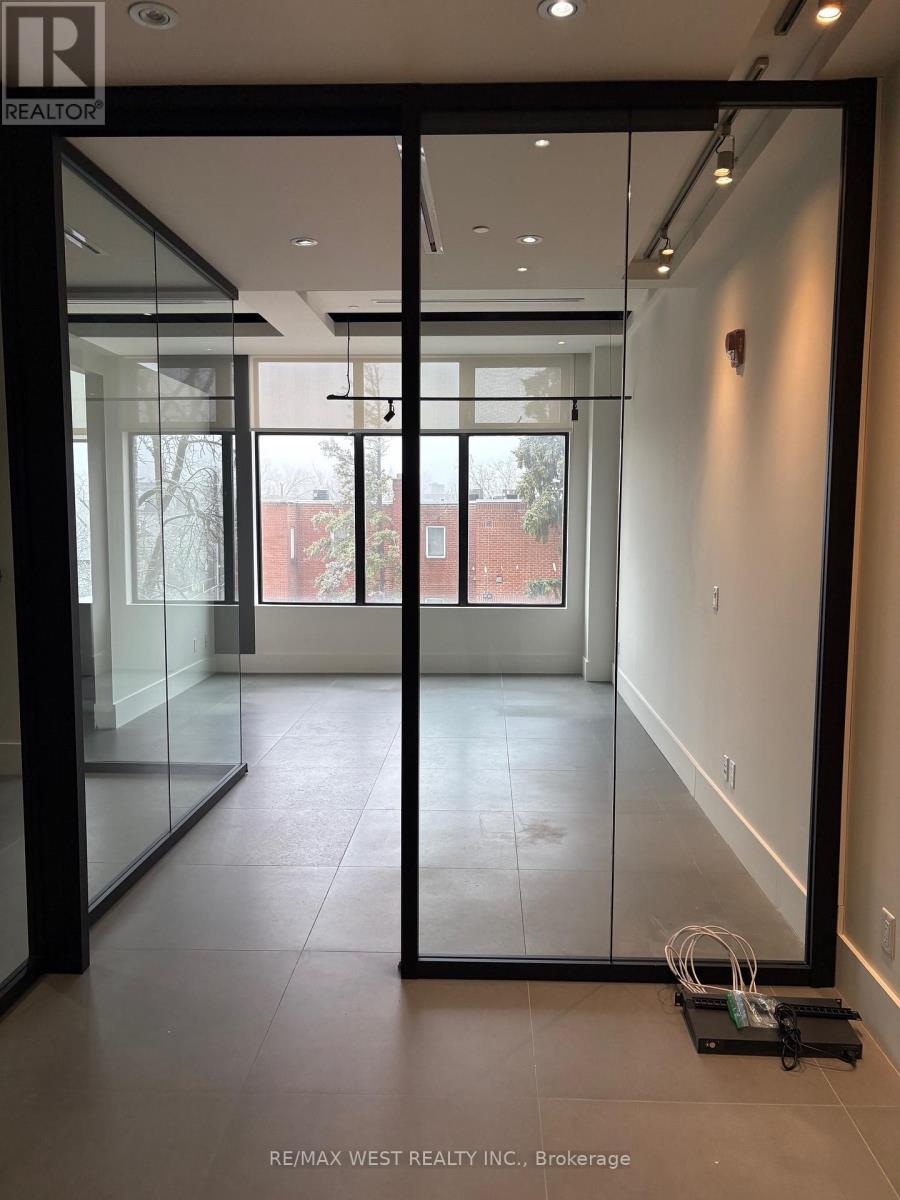 307 - 10376 Yonge Street, Richmond Hill (Mill Pond), Ontario  L4C 3B8 - Photo 4 - N12084931