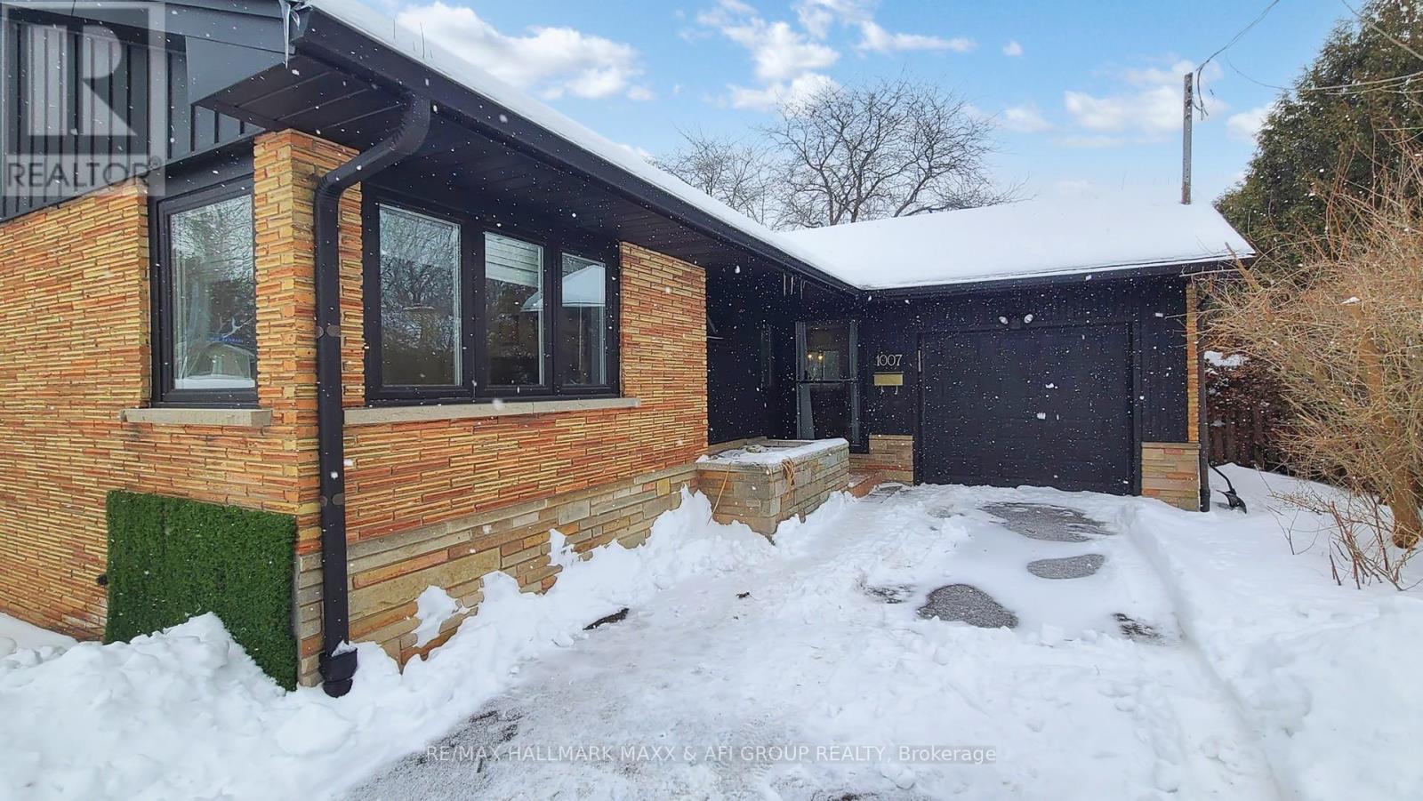 1007 Earl Crescent, Burlington, Ontario  L7T 3R1 - Photo 2 - W11975584