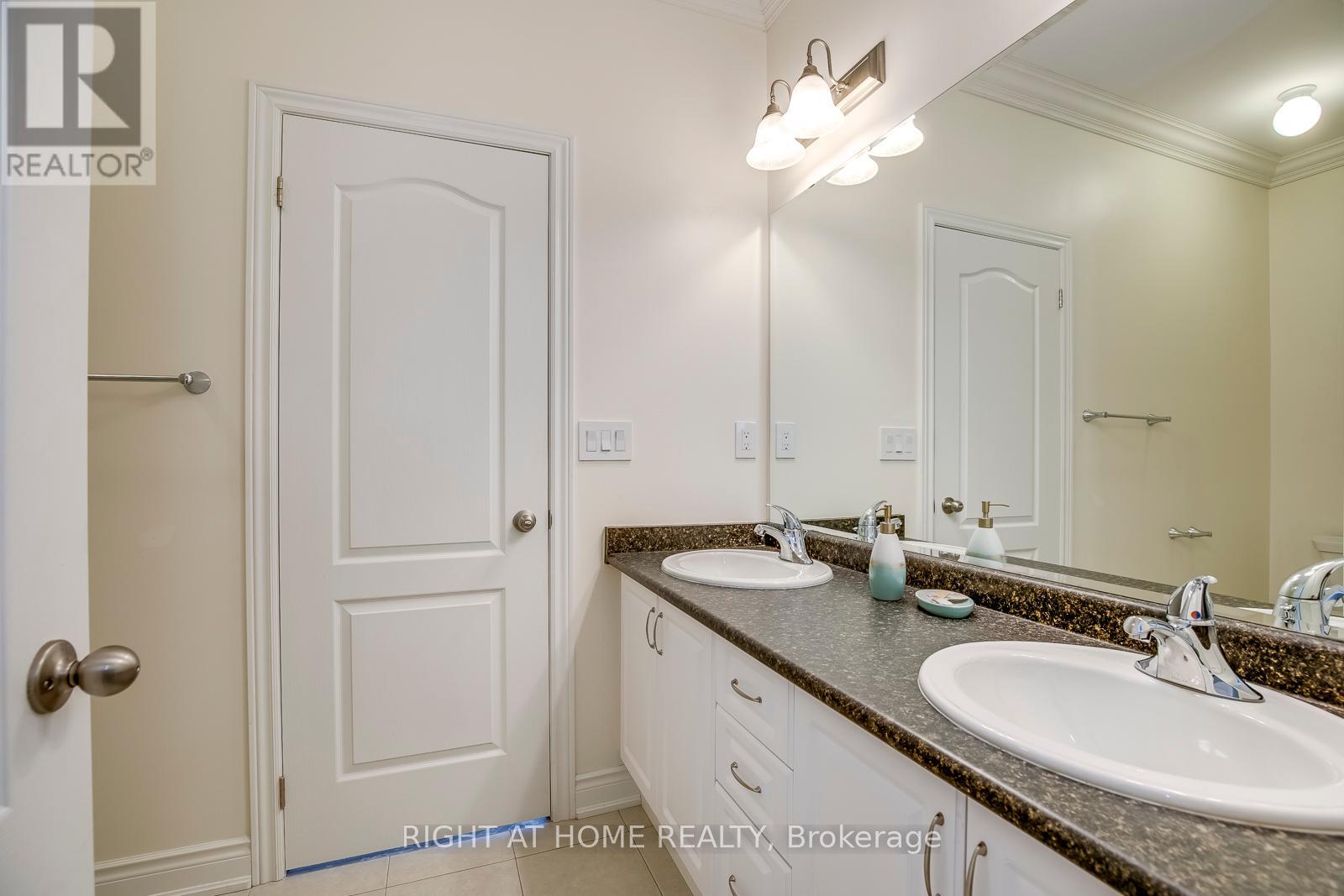 3182 Sunflower Drive, Oakville (Oa Rural Oakville), Ontario  L6M 1N3 - Photo 27 - W12084938