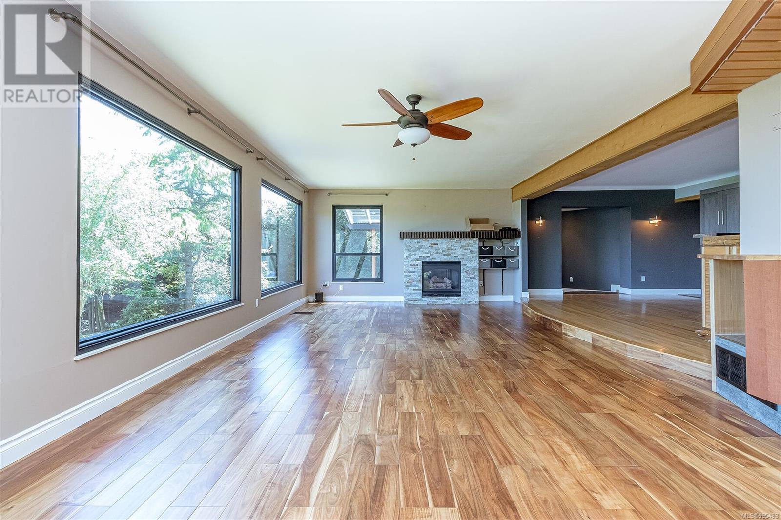 Property at 636 Butterfield Rd image 1
