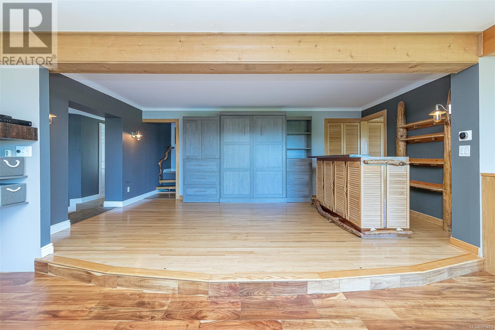 Property at 636 Butterfield Rd image 2