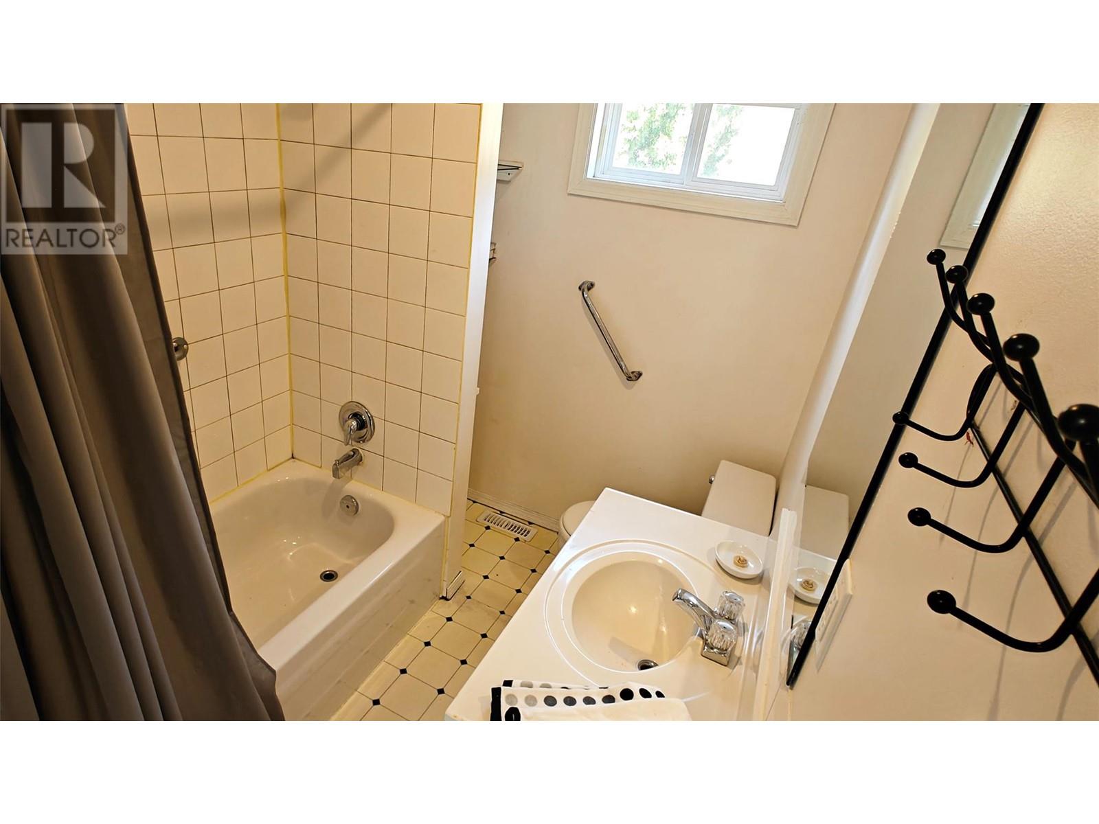 521 Turner Street, Warfield, British Columbia  V1R 2P6 - Photo 19 - 10343524