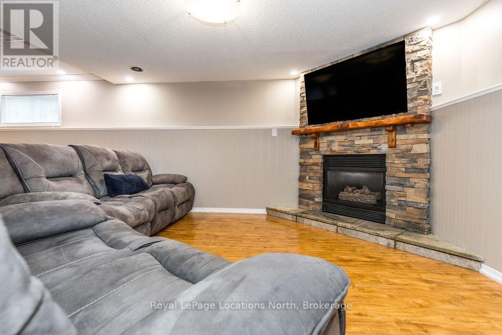 158 Fernbrook Drive, Wasaga Beach, Ontario  L9Z 1G9 - Photo 28 - S12084943