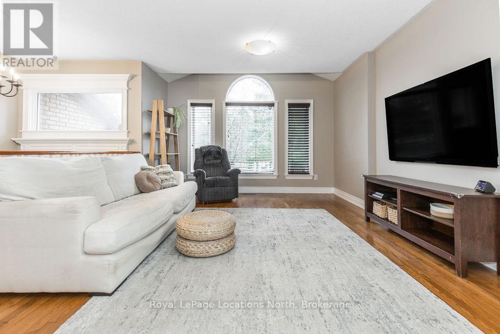 Property at 158 FERNBROOK DRIVE image 3