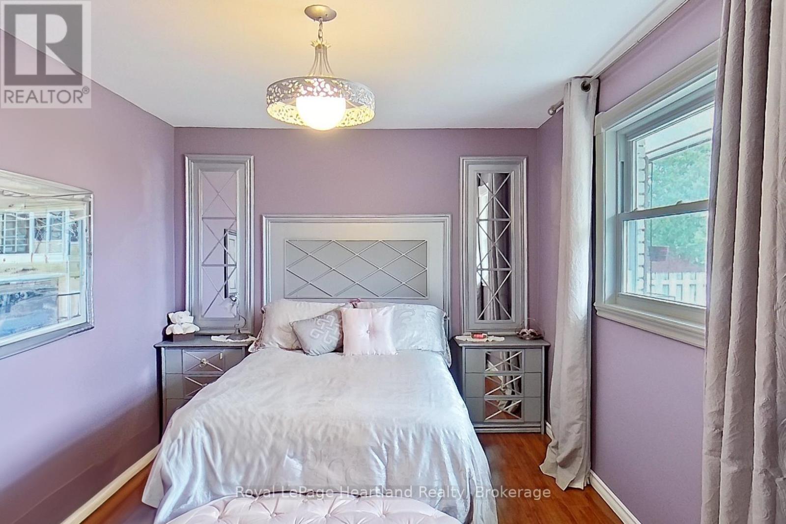 Photo 14 of 50 for 71 Rattenbury Street E