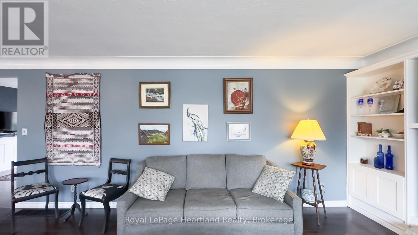 Photo 19 of 50 for 71 Rattenbury Street E