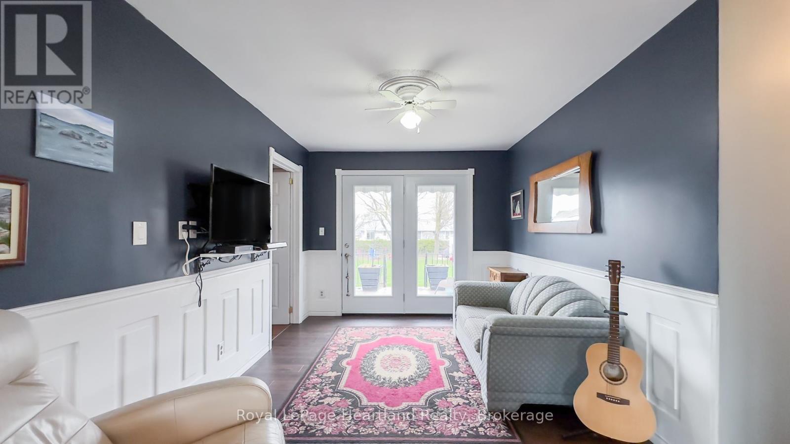 Photo 28 of 50 for 71 Rattenbury Street E