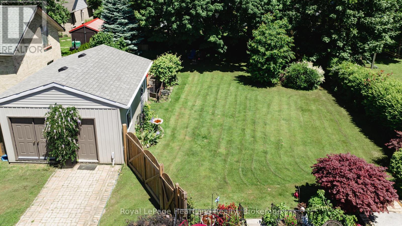 Photo 3 of 50 for 71 Rattenbury Street E