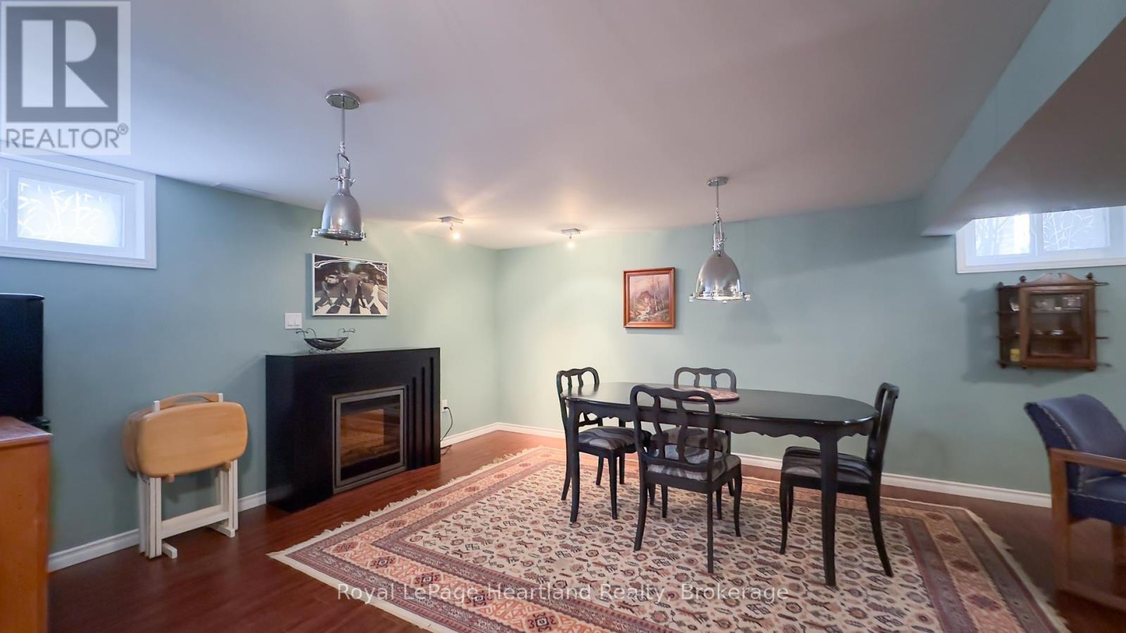 Photo 38 of 50 for 71 Rattenbury Street E