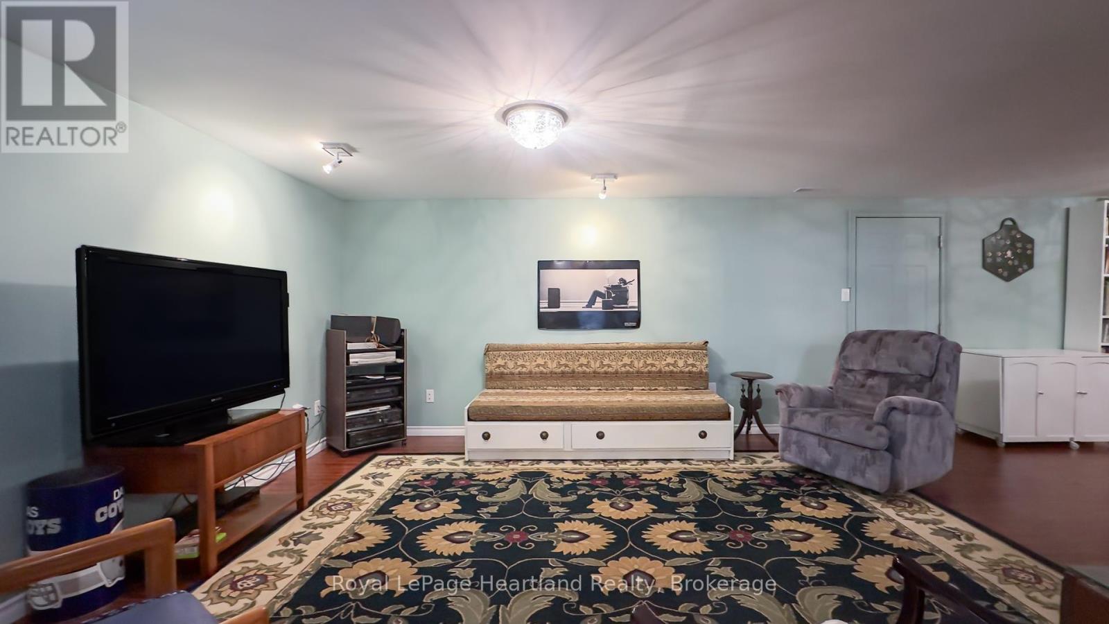 Photo 40 of 50 for 71 Rattenbury Street E