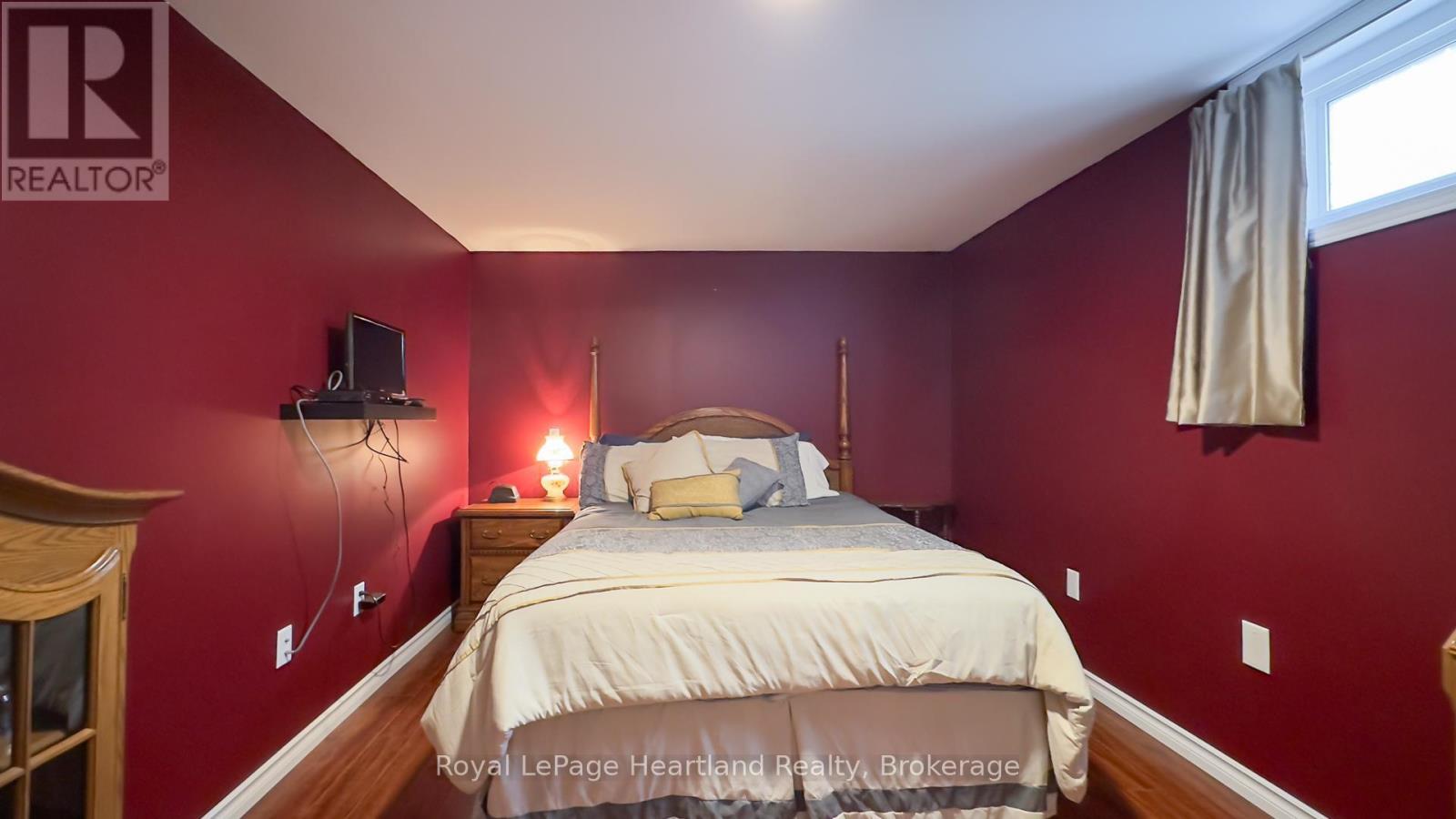 Photo 44 of 50 for 71 Rattenbury Street E