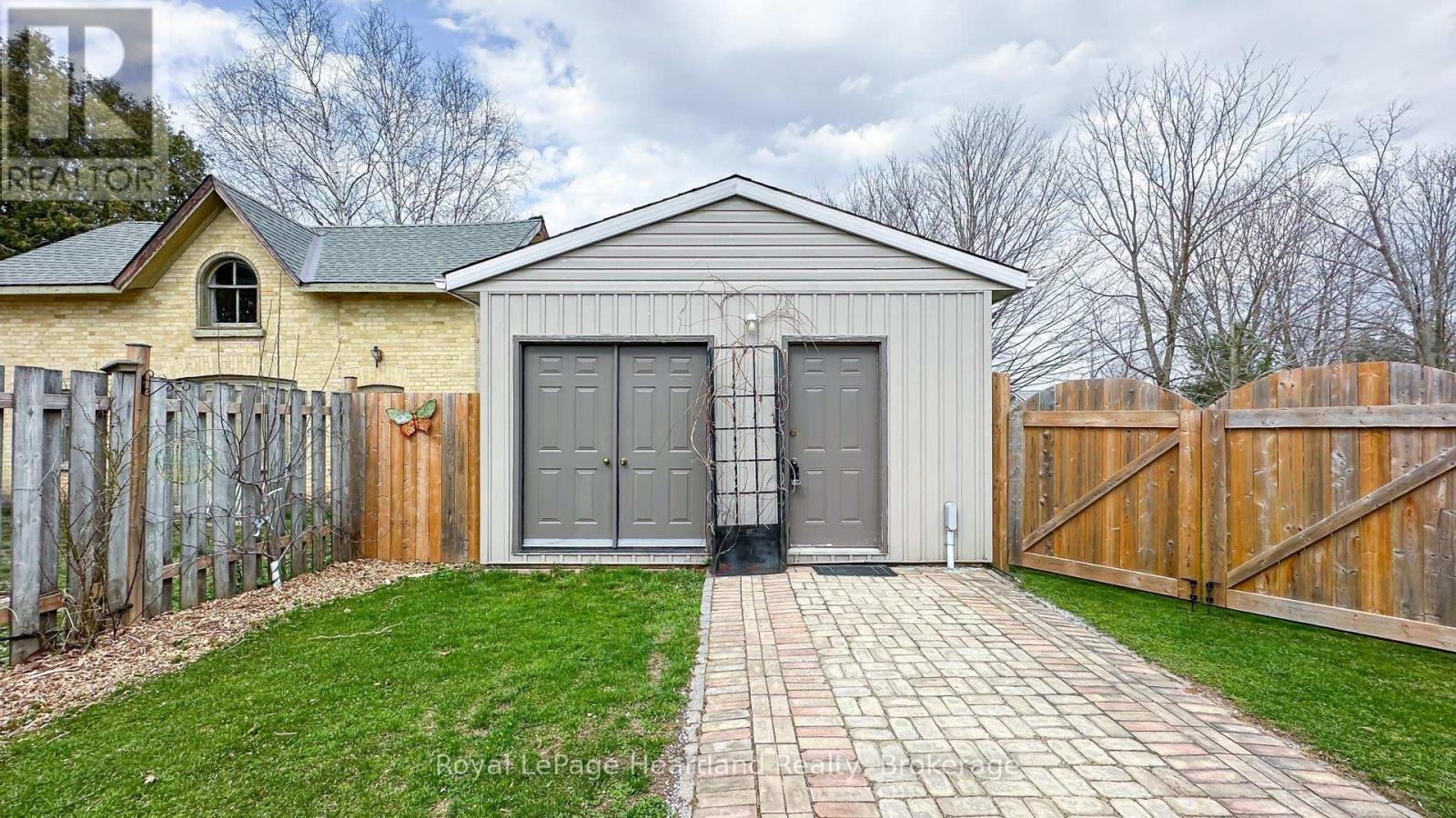 Photo 48 of 50 for 71 Rattenbury Street E