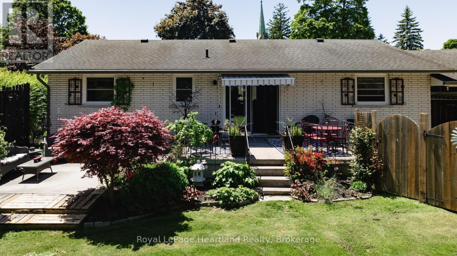 Photo 6 of 50 for 71 Rattenbury Street E