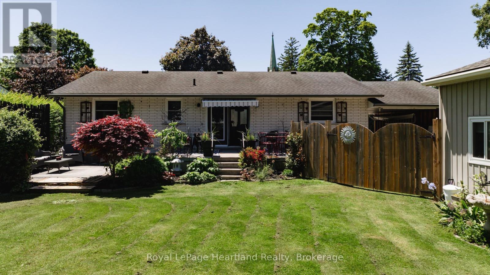 Photo 9 of 50 for 71 Rattenbury Street E