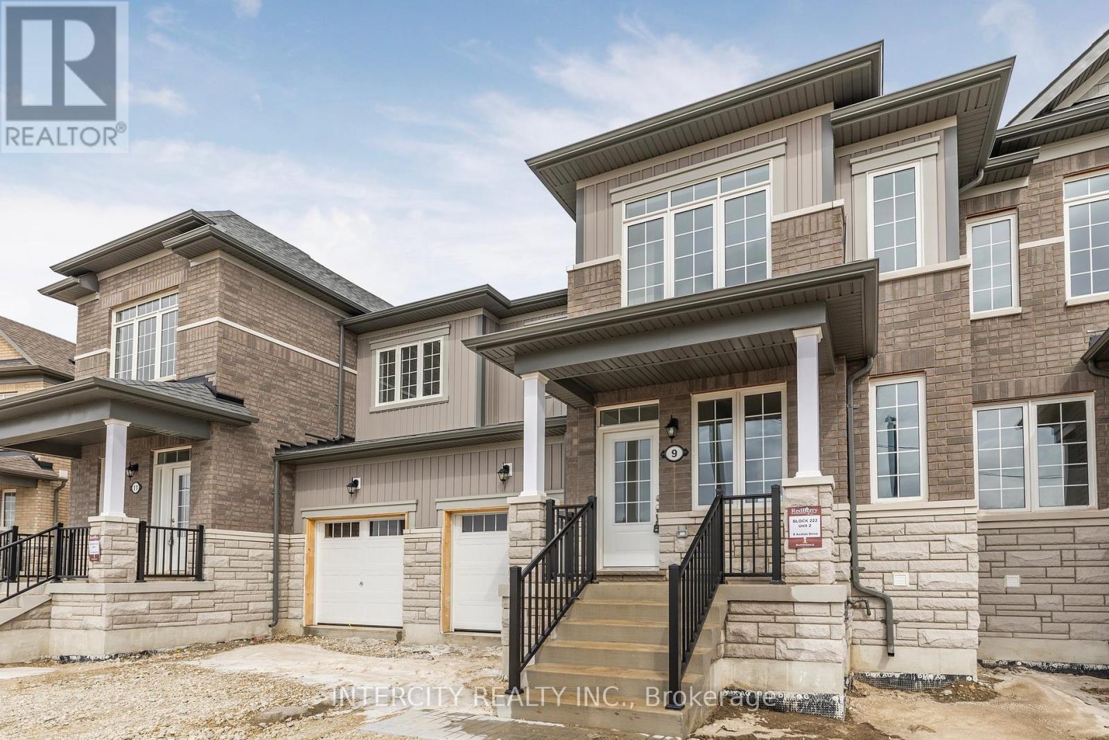 9 Avalon Drive, Wasaga Beach, Ontario  L9R 0M2 - Photo 2 - S12084949
