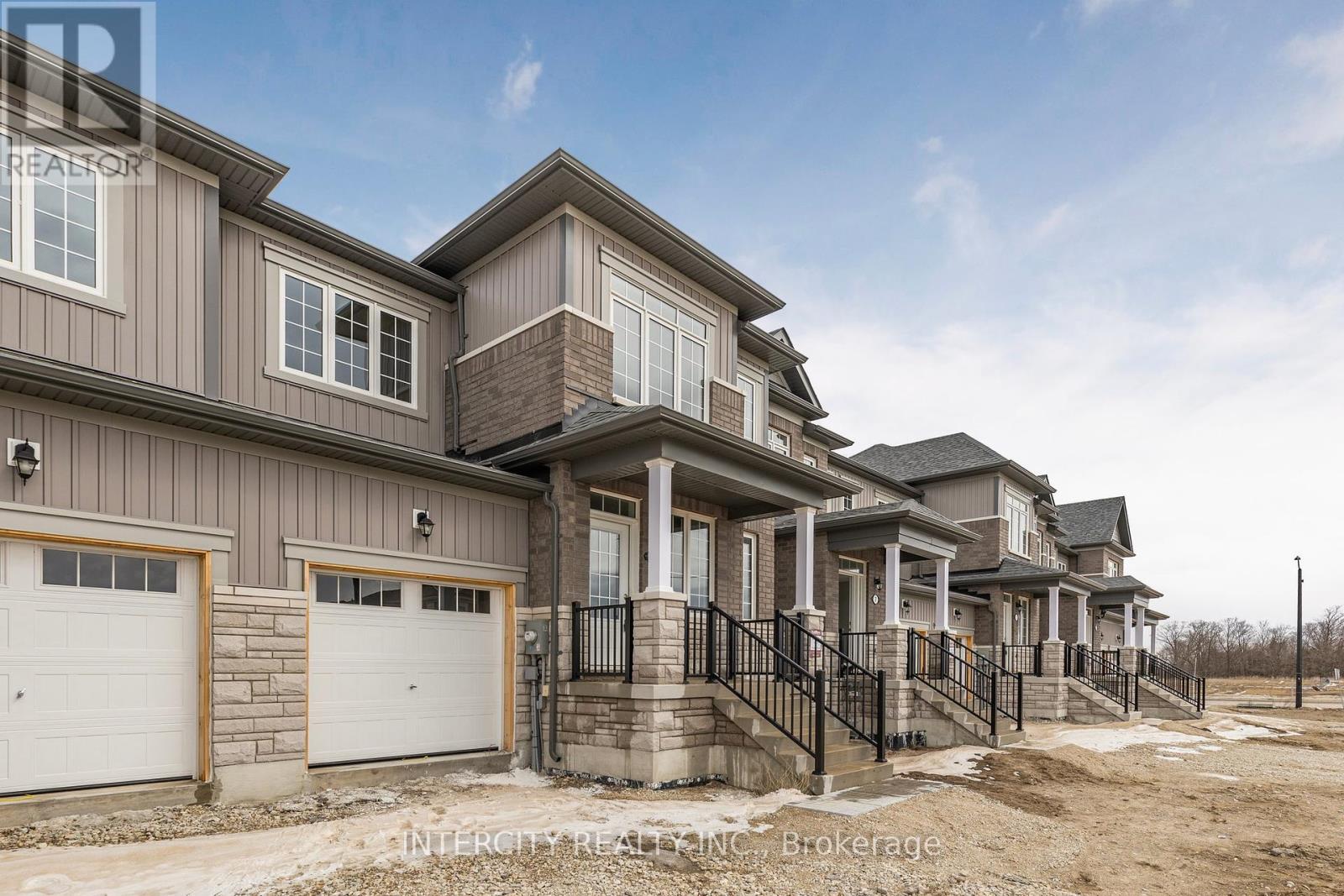 9 Avalon Drive, Wasaga Beach, Ontario  L9R 0M2 - Photo 3 - S12084949