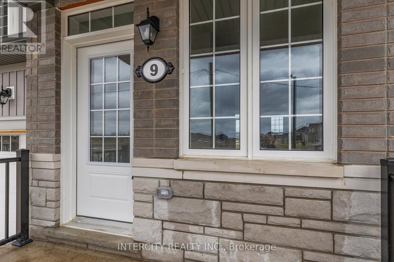 9 Avalon Drive, Wasaga Beach, Ontario  L9R 0M2 - Photo 5 - S12084949