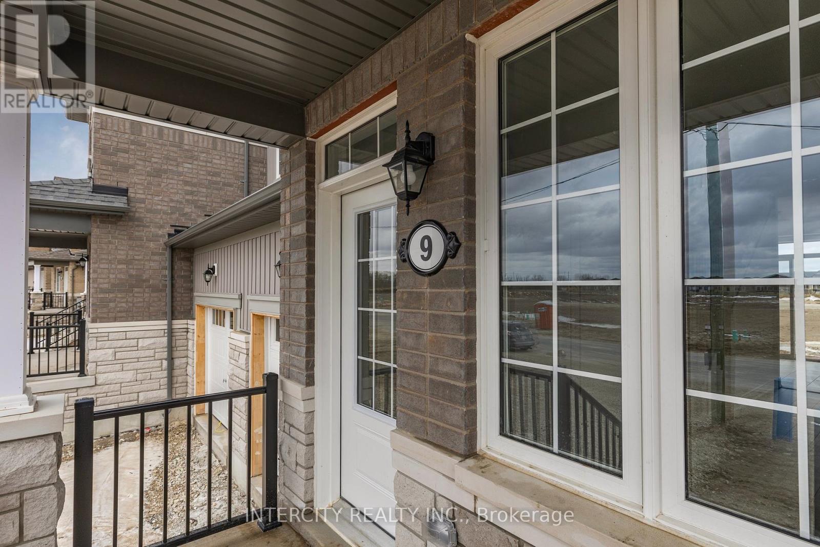 9 Avalon Drive, Wasaga Beach, Ontario  L9R 0M2 - Photo 6 - S12084949
