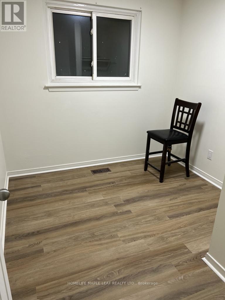 (Upper) - 28 Ladore Drive, Brampton, Ontario  L6Y 1V5 - Photo 10 - W12085010