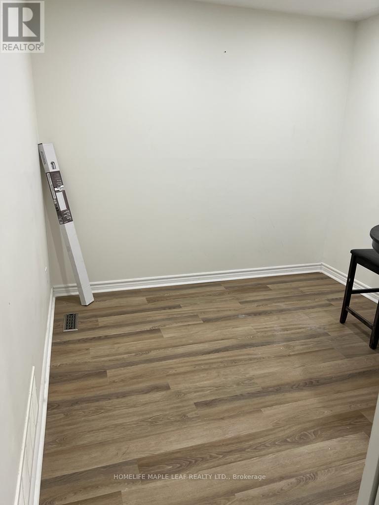 (Upper) - 28 Ladore Drive, Brampton, Ontario  L6Y 1V5 - Photo 11 - W12085010