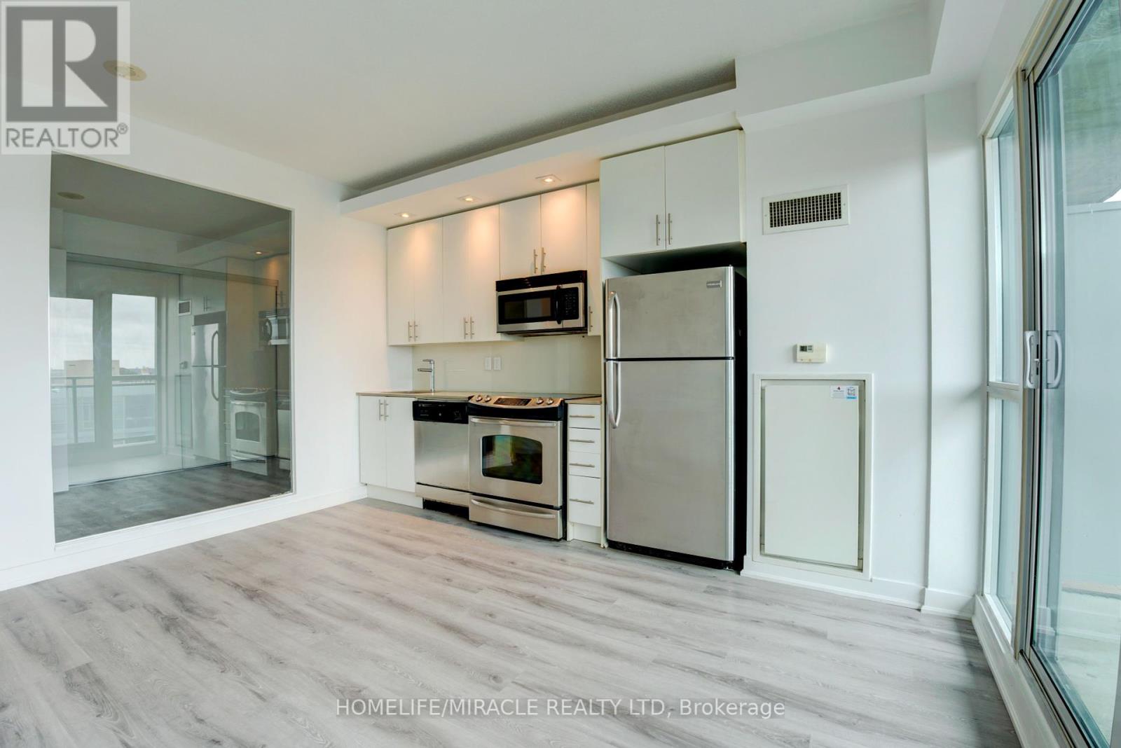 2222 - 165 Legion Road N, Toronto, Ontario  M8Y 0B3 - Photo 12 - W12085017