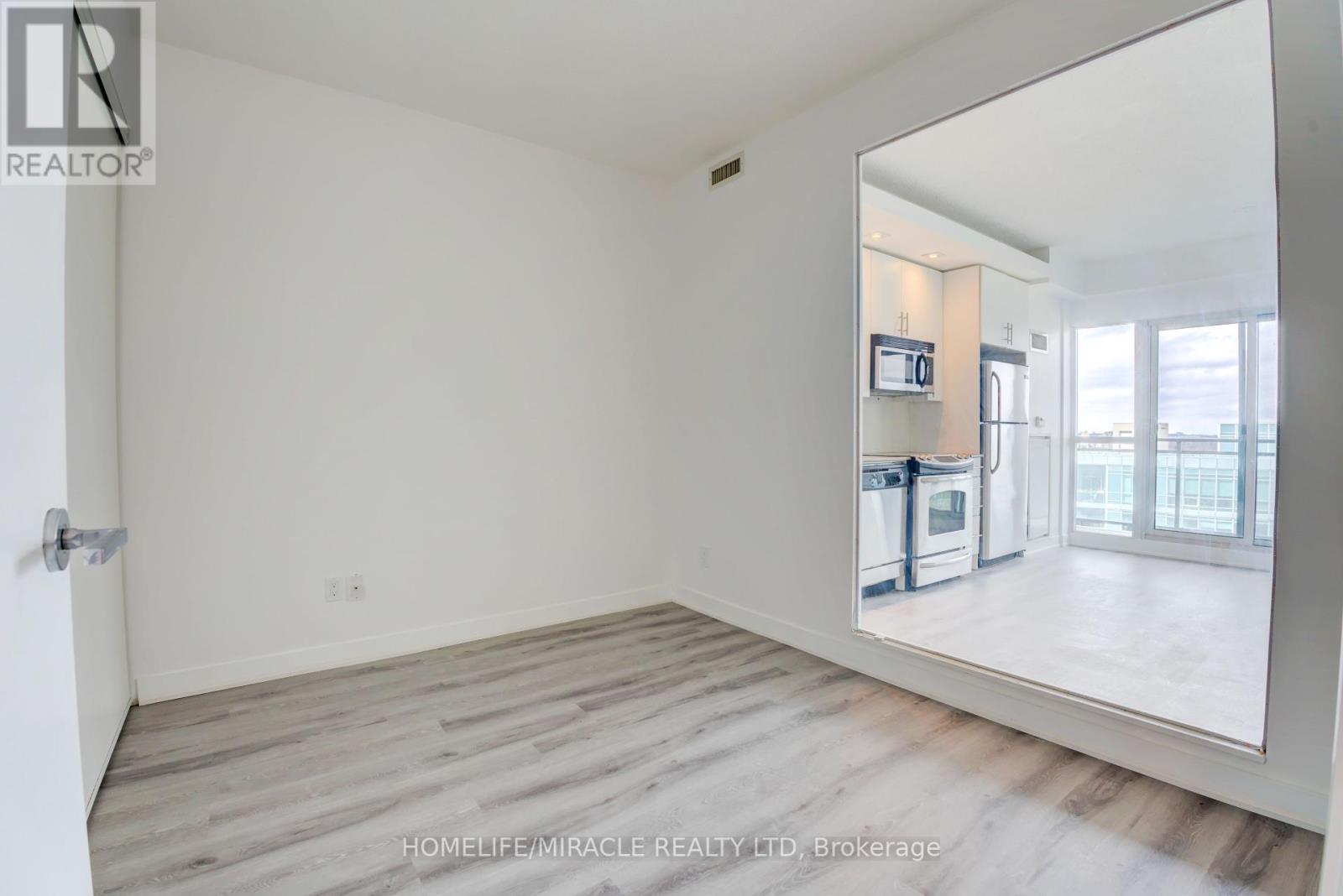 2222 - 165 Legion Road N, Toronto, Ontario  M8Y 0B3 - Photo 8 - W12085017