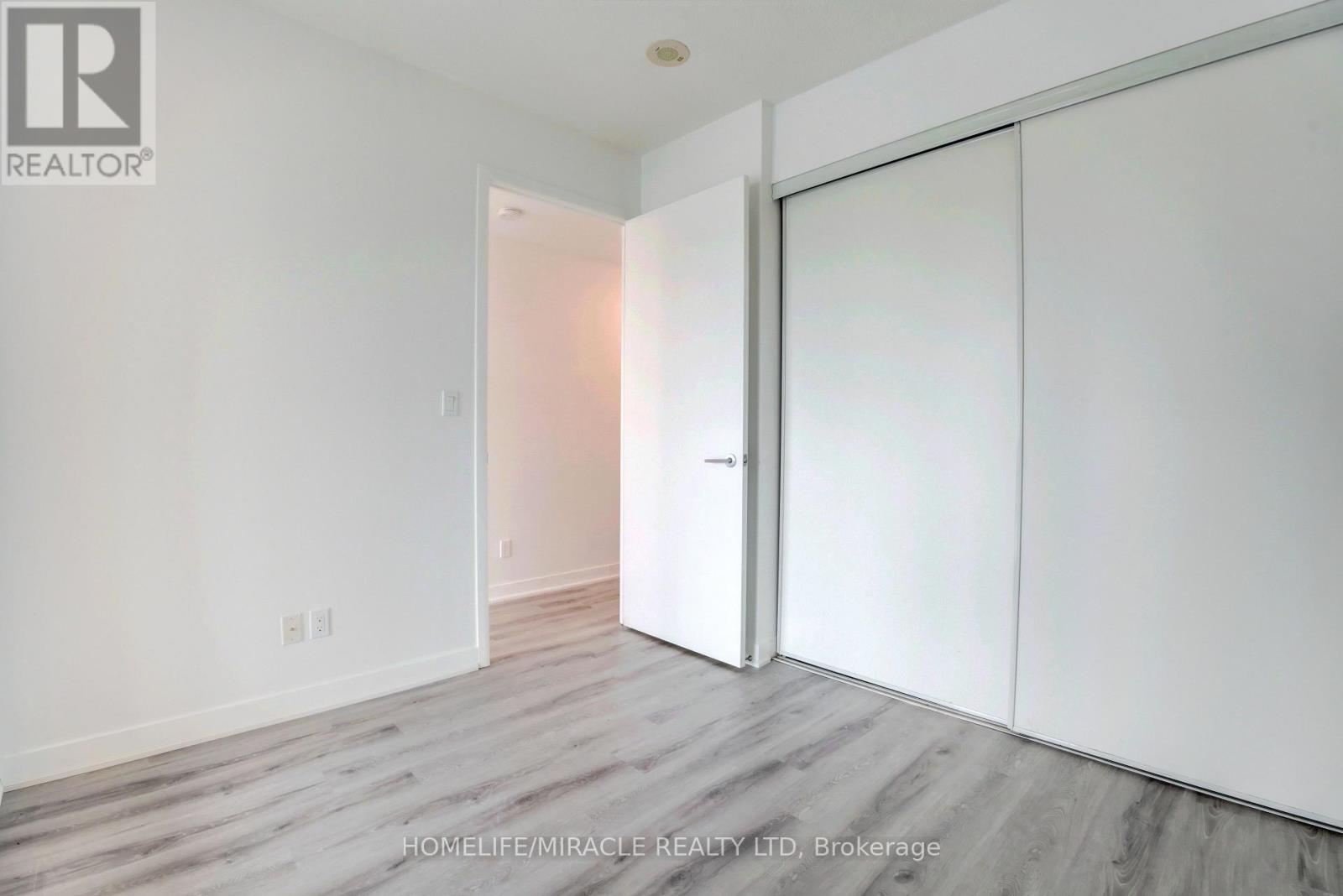 2222 - 165 Legion Road N, Toronto, Ontario  M8Y 0B3 - Photo 9 - W12085017