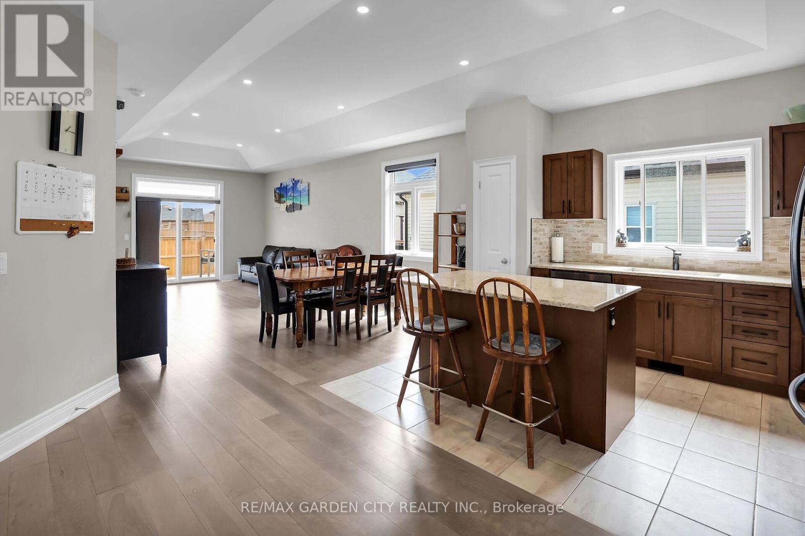 Property at 4238 VILLAGE CREEK DRIVE image 3