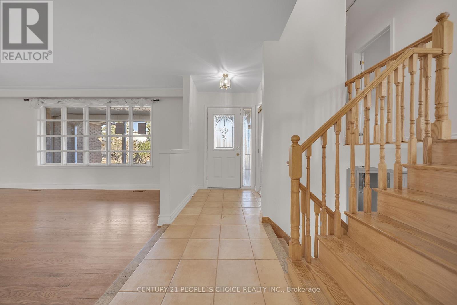 26 Paultiel Drive, Toronto, Ontario  M2M 3P3 - Photo 6 - C12034030