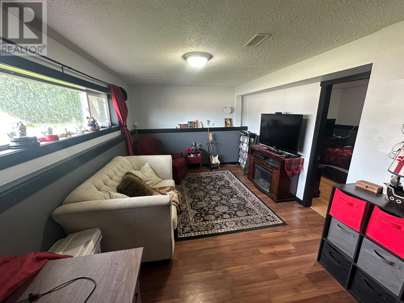 Property at 1206 43 Avenue image 4
