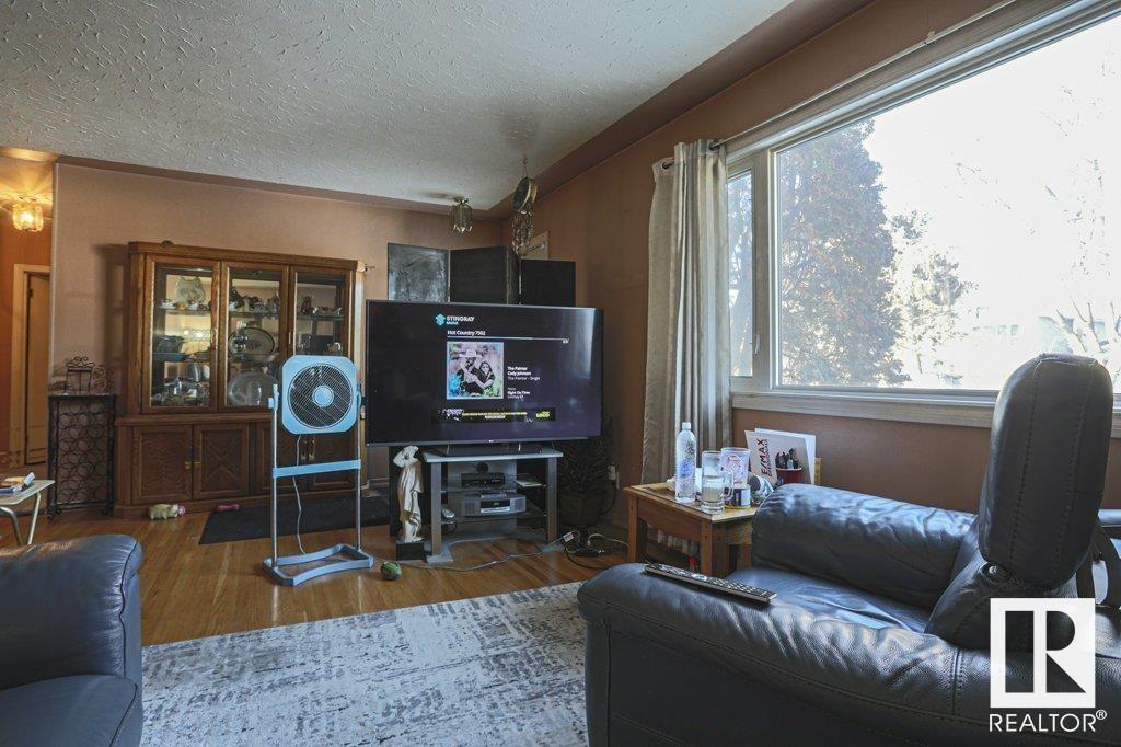 Property at 13207 131A AV NW image 5