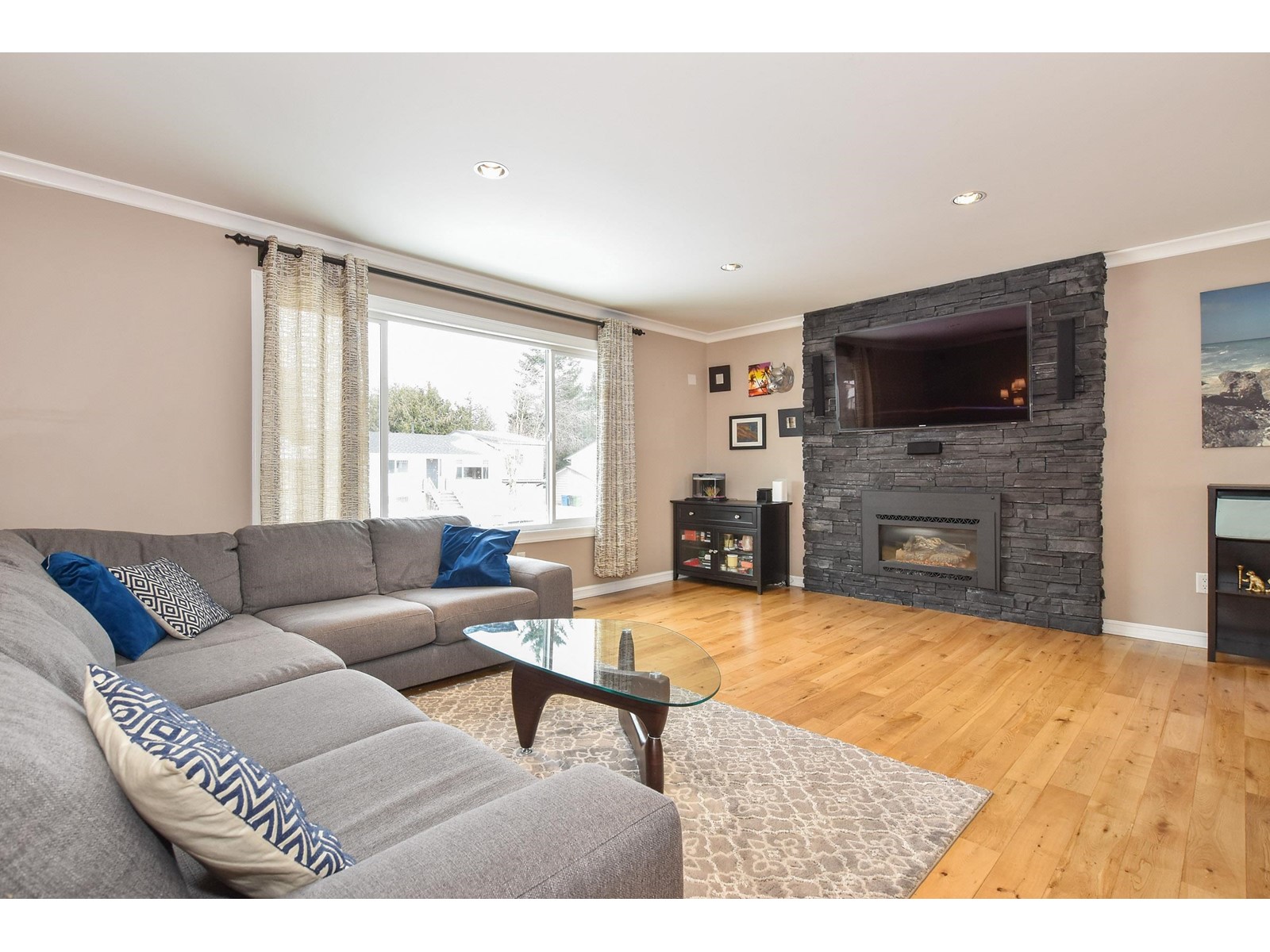 Property at 34620 PEARL AVENUE image 5