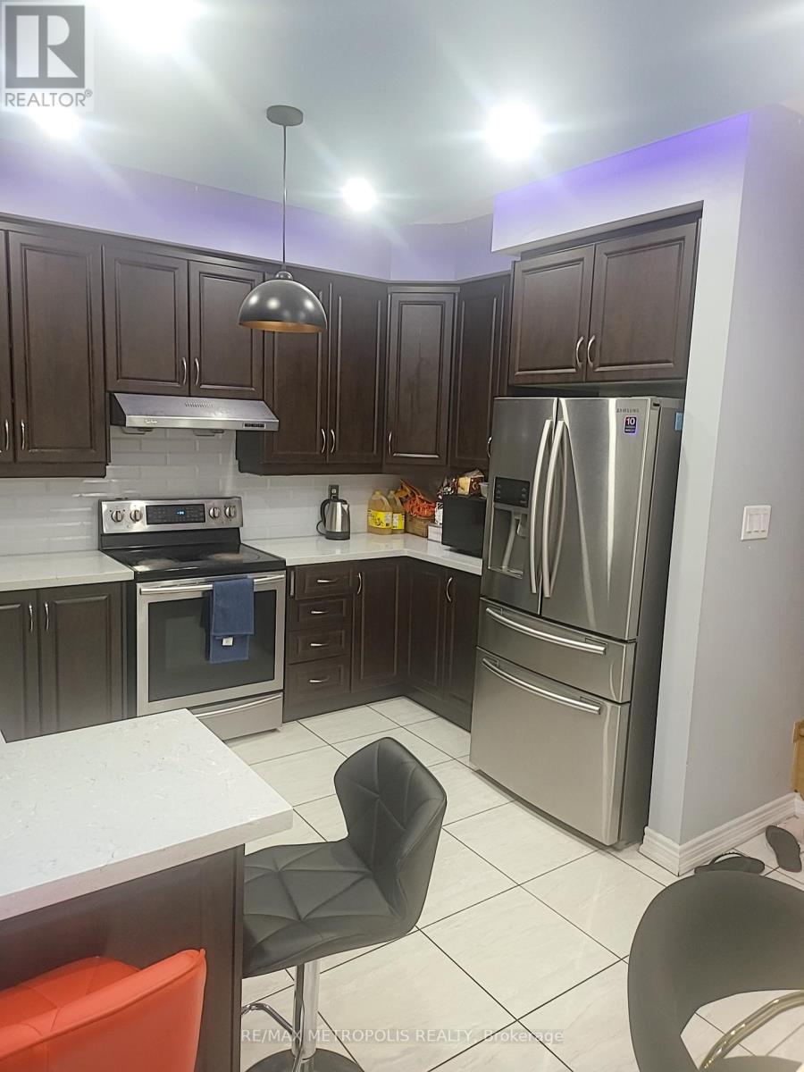47 Sea Drifter Crescent, Brampton, Ontario  L6P 4B1 - Photo 4 - W12085030