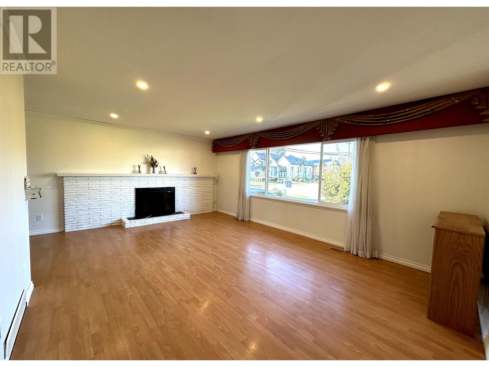 Listing Picture 10 of 36 : 9511 PINEWELL CRESCENT, Richmond / 烈治文 - 魯藝地產 Yvonne Lu Group - MLS Medallion Club Member