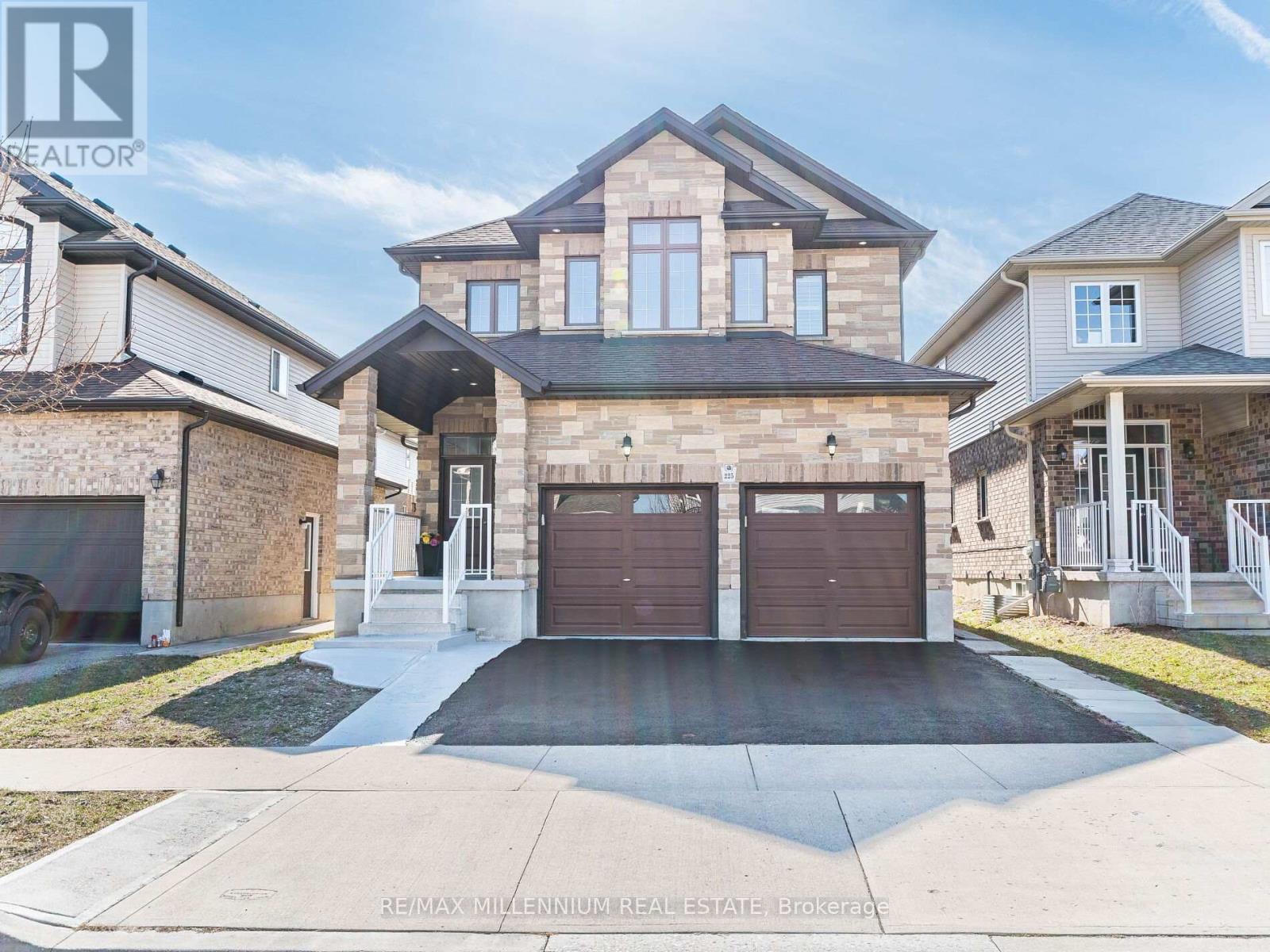 Property at 225 WATERVALE CRESCENT image 3
