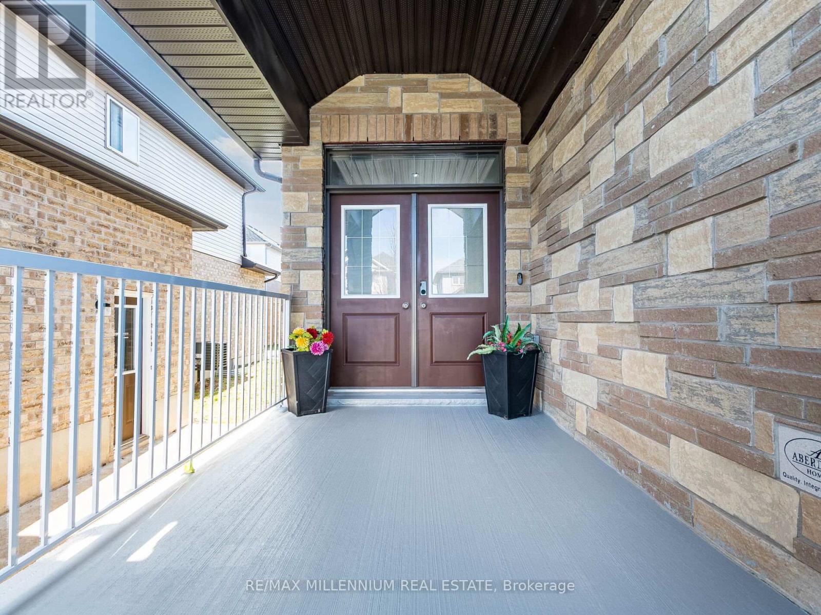 Property at 225 WATERVALE CRESCENT image 4