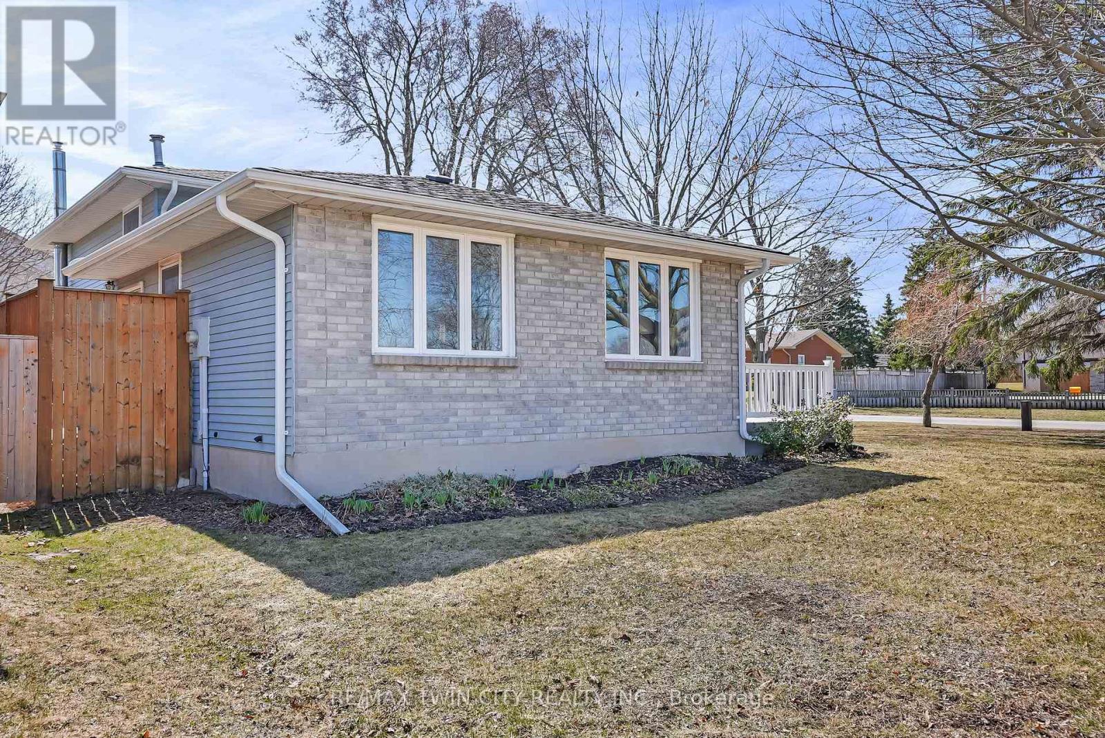 Property at 101 ROTHSAY AVENUE image 2