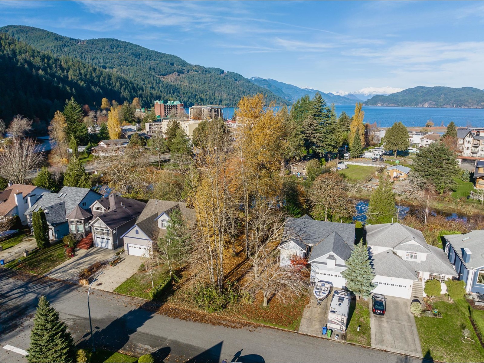 225 Miami River Drive, Harrison Hot Springs, Harrison Hot Springs, British Columbia  V0M 1K0 - Photo 10 - R2965293