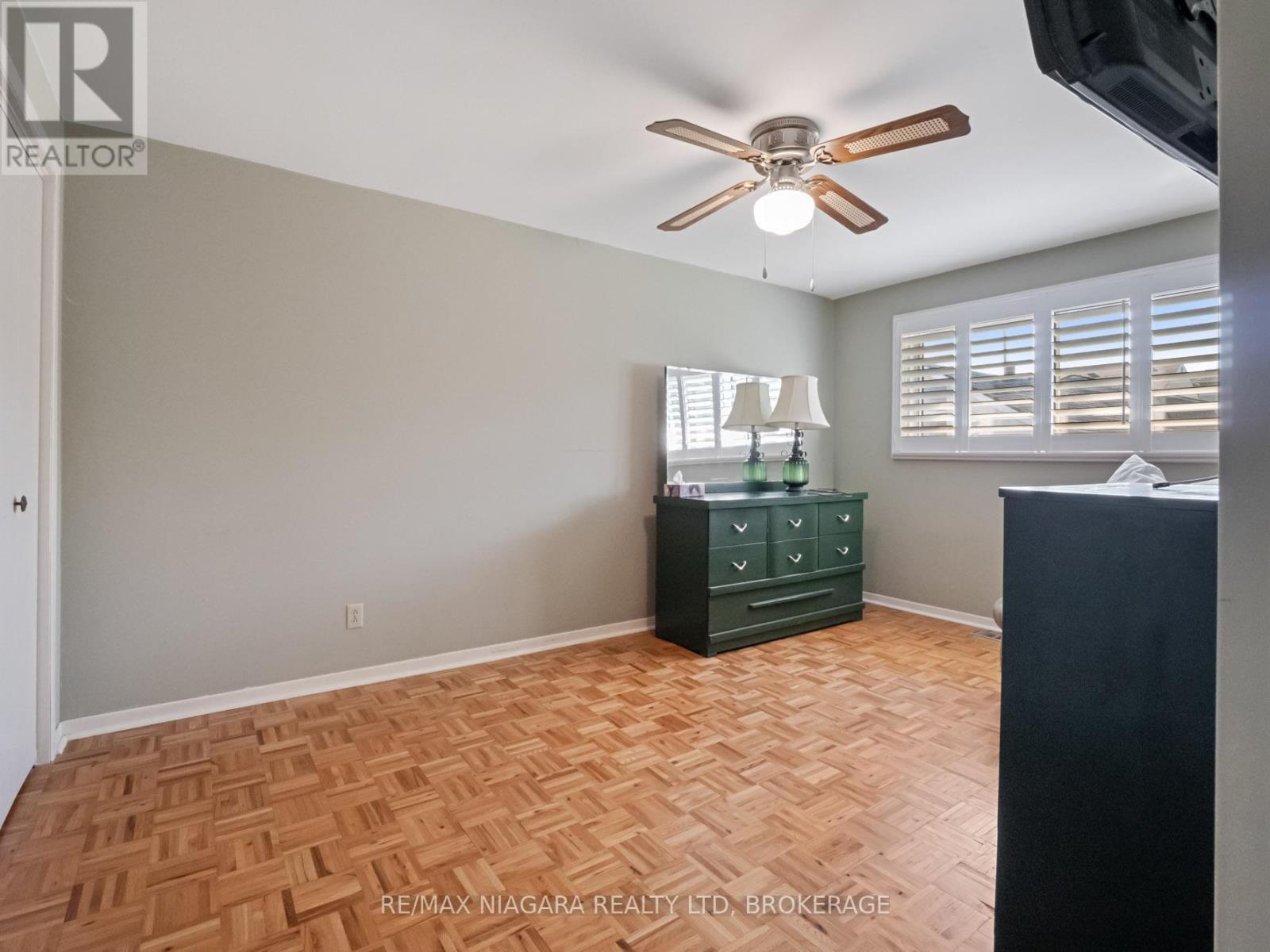 134 Champlain Drive N, Fort Erie, Ontario  L2A 1Z8 - Photo 14 - X12085049