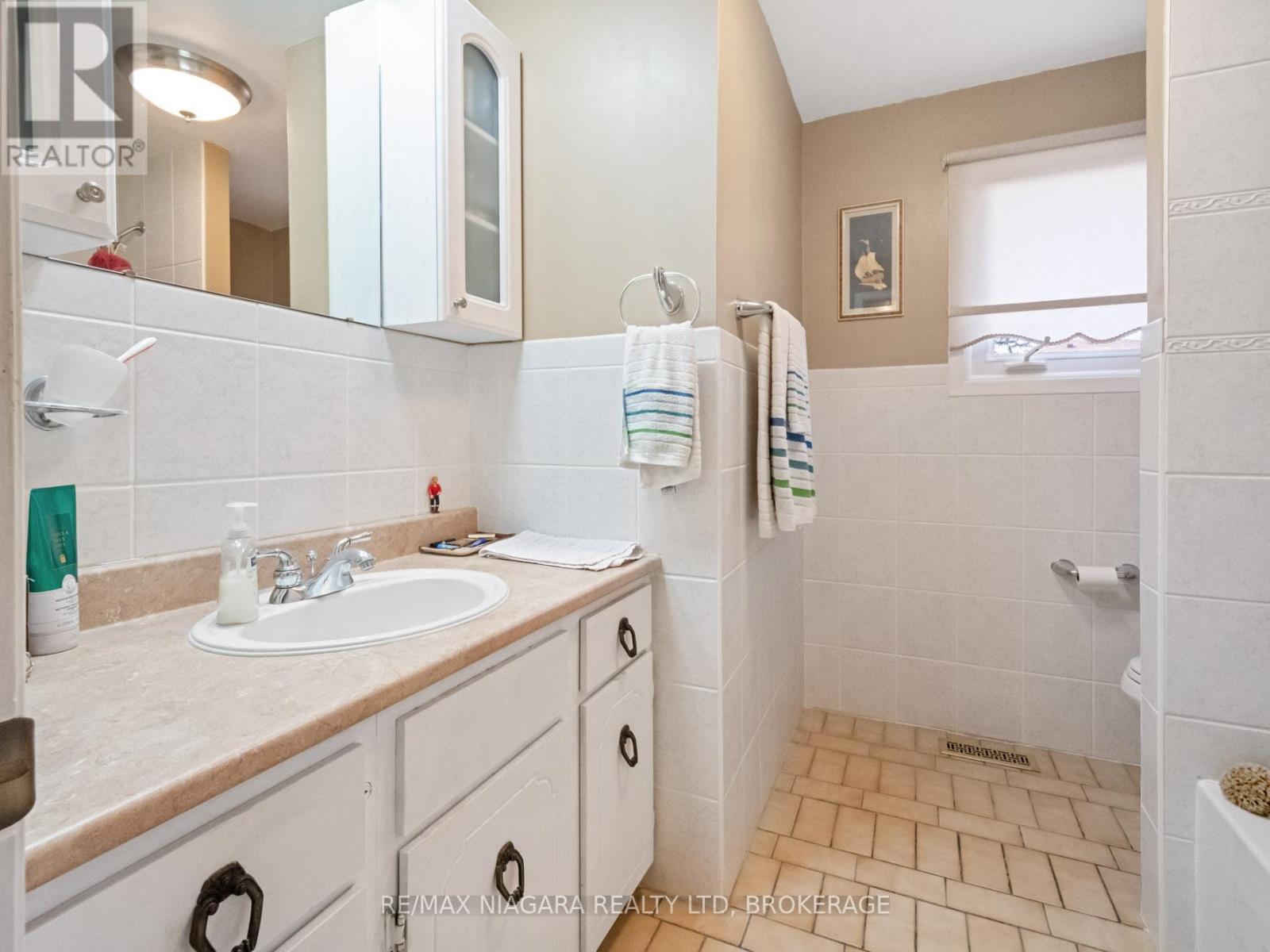 134 Champlain Drive N, Fort Erie, Ontario  L2A 1Z8 - Photo 17 - X12085049