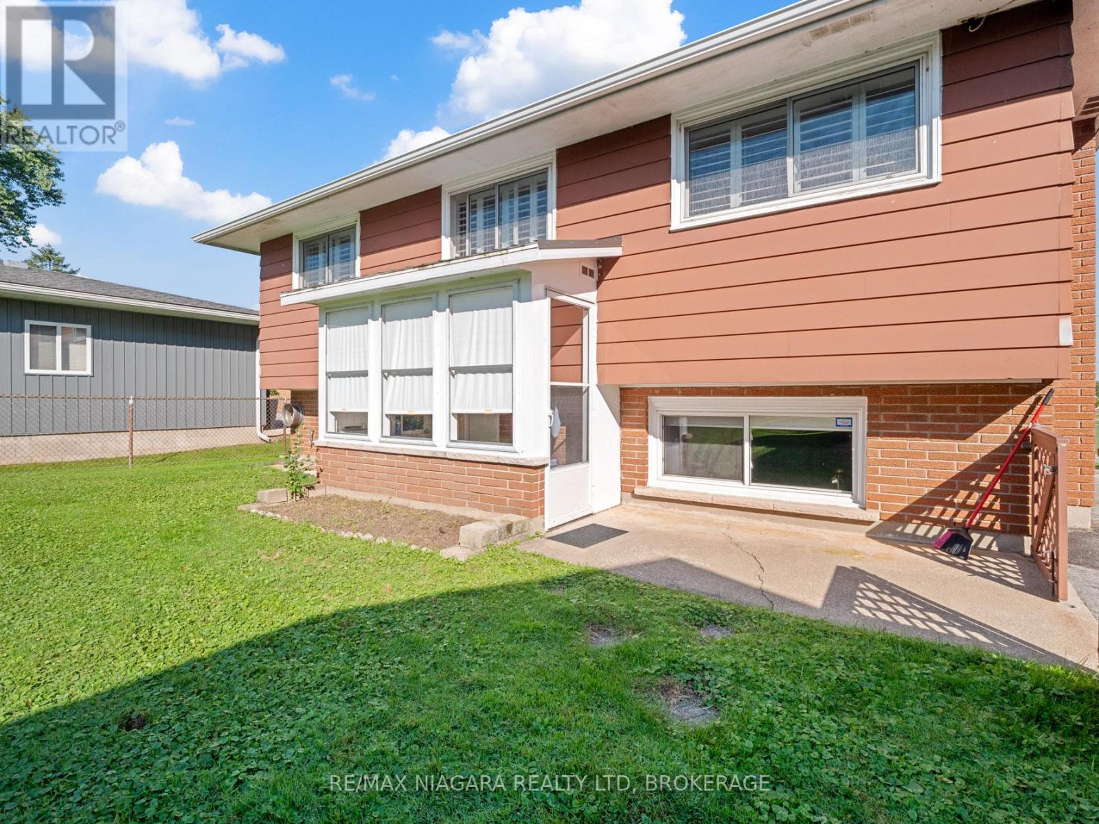134 Champlain Drive N, Fort Erie, Ontario  L2A 1Z8 - Photo 27 - X12085049