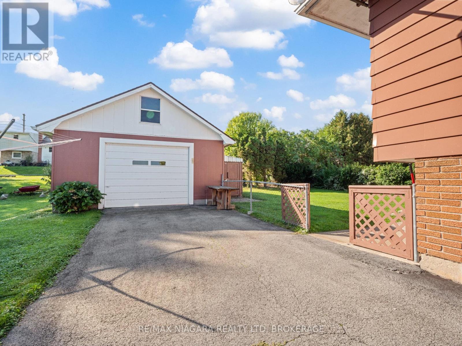 134 Champlain Drive N, Fort Erie, Ontario  L2A 1Z8 - Photo 30 - X12085049