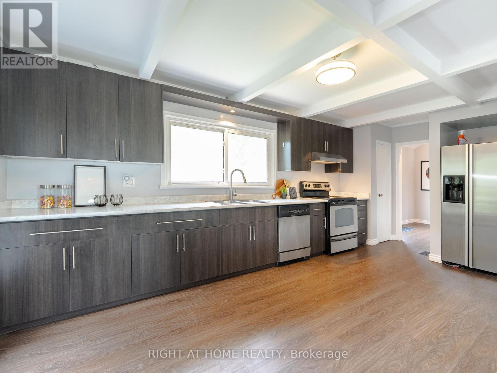 37 Morgans Road, East Gwillimbury, Ontario  L9N 0E7 - Photo 5 - N12085092