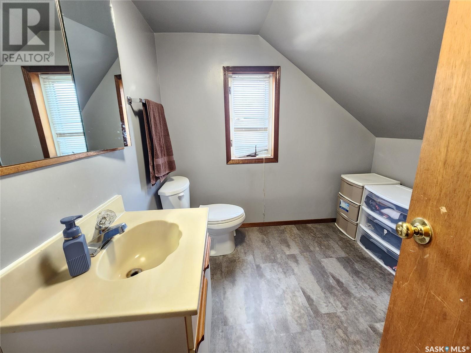 214 Government Road S, Weyburn, Saskatchewan  S4H 2A5 - Photo 19 - SK002857
